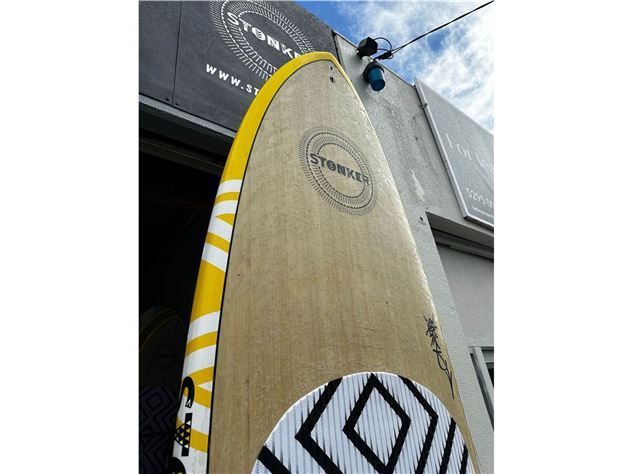 Used - Stonker SUP Carbon Bamboo 9'6 x 32" @ 164L (Blue tail) plus Fanatic paddle